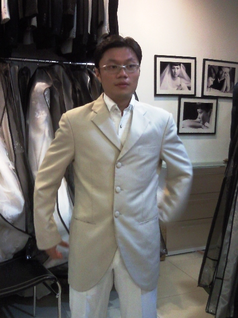 ddaysuit2cream This is a white silk suit nice lalike 